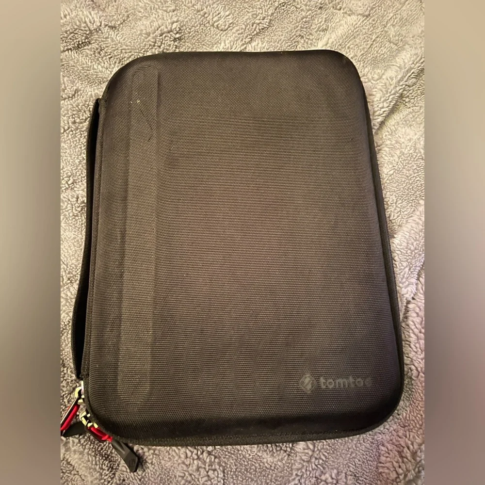 Tomtoc iPad hardshell case fits 11inch iPad.